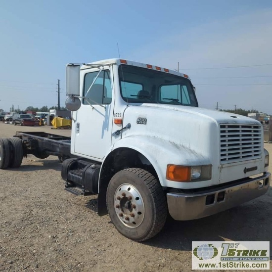 CAB AND CHASSIS, 2000 INTERNATIONAL4700 4X2, 7.2L DIESEL, MANUAL TRANSMISSION, PTO, SINGLE REAR AXLE
