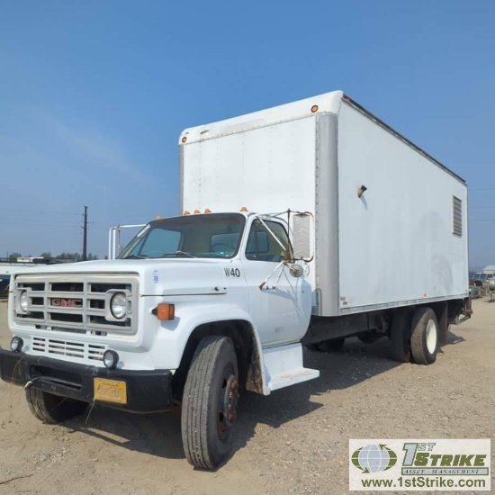 BOX TRUCK, 1986 GMC C7, 6.0L GAS, MANUAL TRANSMISSION, 22FT BOX, HYDRAULIC LIFT GATE, W/CATERPILLAR