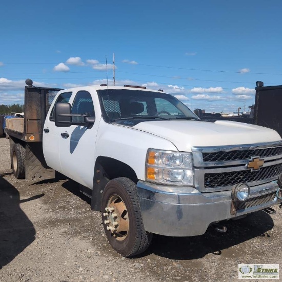 2013 CHEVROLET SILVERADO 3500, 6.6L DURAMAX, 4X4, DUALLY, CREW CAB, 8FT 4IN X 8FT FLAT BED