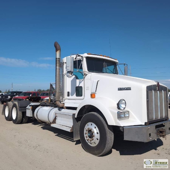 SEMI TRACTOR, 2009 KENWORTH T800, ISX 450, EATON FULLER TRANSMISSION, TANDEM REAR AXLES, 62,000LB
