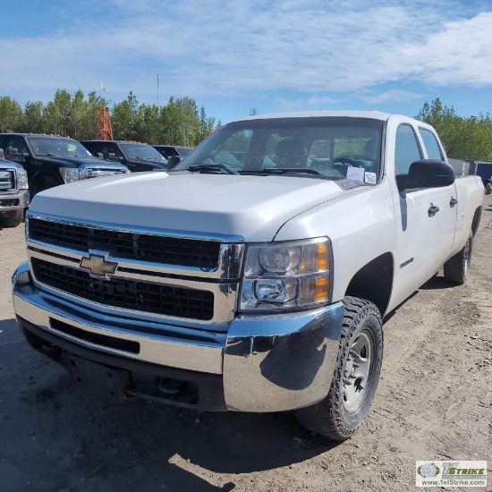 2010 CHEVROLET SILVERADO 2500 HD, 6.0L VORTEC, 4X4, CREW CAB, LONG BED, TOMMY LIFT GATE, 1300LB CAPA