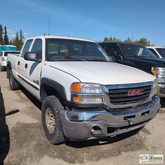 2006 GMC SIERRA 2500HD, 6.6L DURAMAX, 4X4, CREW CAB, LONG BED