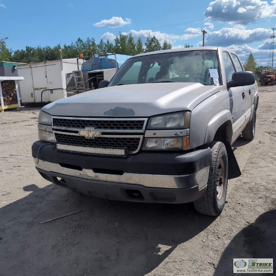 2005 CHEVROLET 2500HD LS, 6.6L DURAMAX, CREW CAB,  SHORT BED