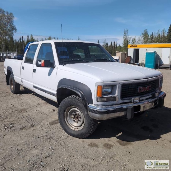 1997 GMC SIERRA 3500, 6.5L DIESEL, 4X4, CREW CAB, LONG BED. BROKEN BACK WINDOW.