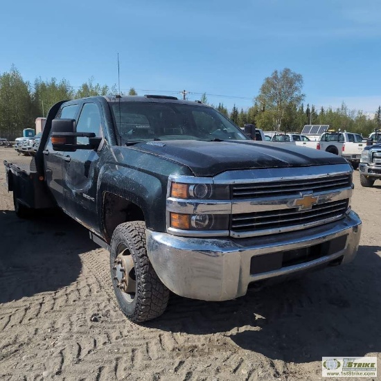2015 CHEVROLET SILVERADO 3500HD, 6.6L DURAMAX, 4X4, DUALLY, CREW CAB, 9FT6IN FLAT BED, GOOSENECK HIT