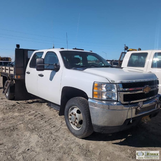 2013 CHEVROLET SILVERADO 3500HD, 6.6L DURAMAX, 4X4, DUALLY, CREW CAB, DETACHED 8FT6IN FLATBED. UNKOW