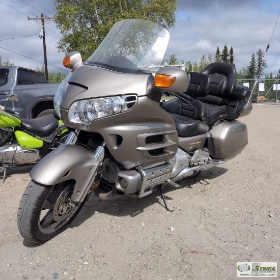 MOTORCYCLE, 2002 HONDA GL1800 GOLDWING, 1800CC