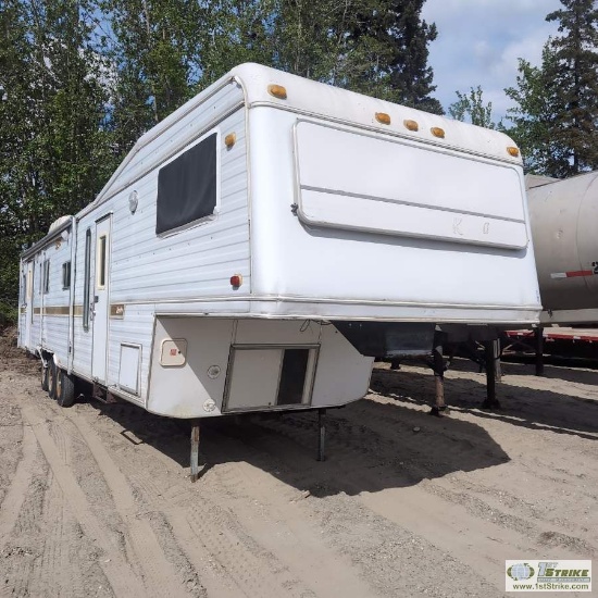 FIFTH WHEEL CAMP TRAILER, 1981 NEWMAR INDUSTRIES INC KOUNTRY AIRE, APPROX 39FT LONG OVERALL, 33FT MA