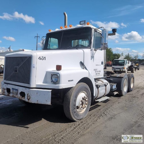 SEMI TRACTOR, 1996 VOLVO, CUMMINS, EATON FULLER TRANSMISSION, TANDEM REAR AXLES, 50000LB GVWR, DAY C