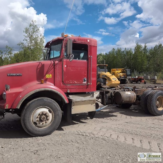 DUMP TRUCK, KENWORTH T800B, CUMMINS N-14-435E ENGINE, EATON FULLER, TANDEM REAR AXLES, 60,400LB GVWR