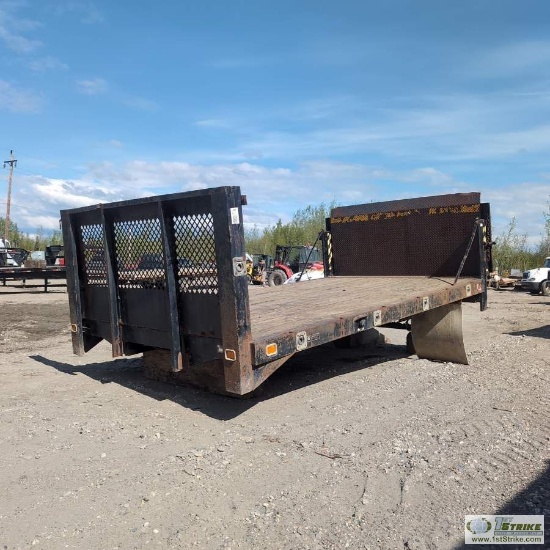 FLAT BED WITH LIFT GATE