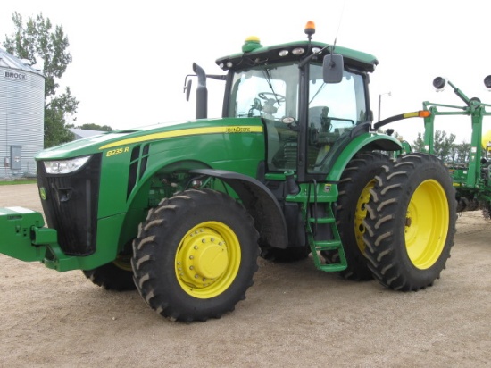 JD 8235R FWA Tractor