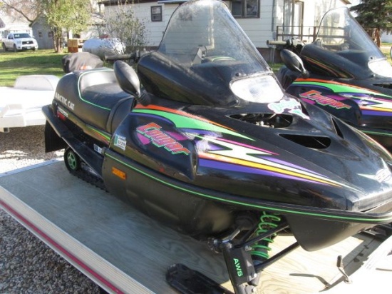 1997 Arctic Cat 'Cougar' Snowmobile