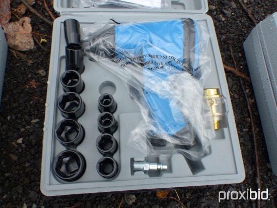 NEW 1/2IN. DRIVE AIR IMPACT WRENCH KIT NEW SUPPORT EQUIPMENT