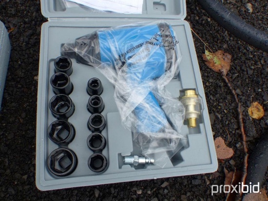 NEW 1/2IN. DRIVE AIR IMPACT WRENCH KIT NEW SUPPORT EQUIPMENT