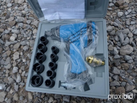 NEW 1/2IN. DRIVE AIR IMPACT WRENCH KIT NEW SUPPORT EQUIPMENT