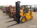 CAT V80 FORKLIFT 7,000lb lift capacity.