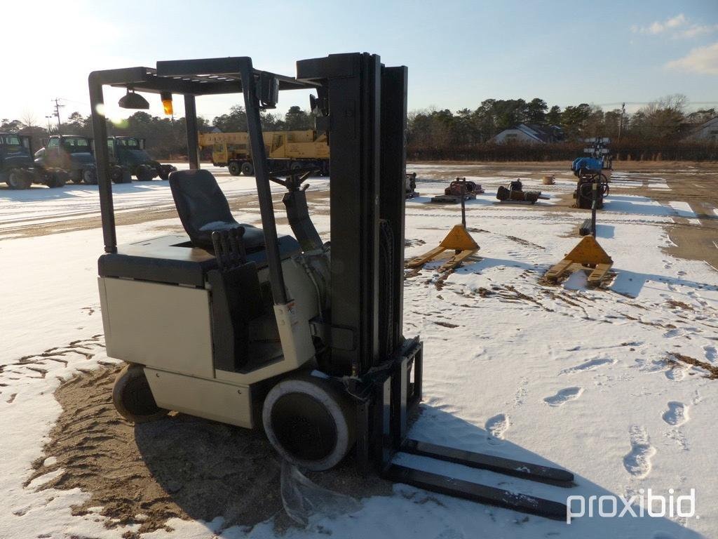 2008 Crown Rc5500 Forklift Electric Powered Equopped With Orops 5 000lb Lift Capacity 16ft Reach Heavy Construction Equipment Lifting Forklifts Online Auctions Proxibid