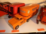 METAL TRUCK TRACTOR TOY COLLECTIBLE TOY