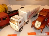 INTERNATIONAL METAL TRUCK TRACTOR /WITH TRAILER ,COLLECTIBLE TOY