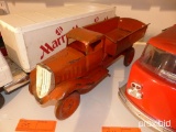 METAL DUMP TRUCK TOY COLLECTIBLE TOY