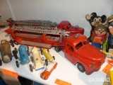 METAL FIRE LADDER TRUCK TOY COLLECTIBLE TOY