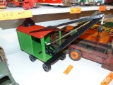 METAL CRANE TOY COLLECTIBLE TOY