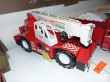 PLASTIC TONKA CRANE TOY COLLECTIBLE TOY