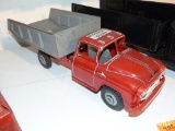 METAL DUMP TRUCK TOY COLLECTIBLE TOY