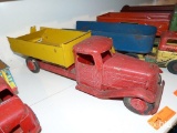 METAL DUMP TRUCK TOY COLLECTIBLE TOY