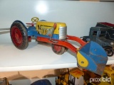 METAL TRACTOR W/ LOADER TOY COLLECTIBLE TOY