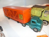 STRUCTO METAL TRACTOR TRUCK CATTLE HAULER COLLECTIBLE TOY