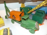 METAL DIGGER DERRICK TOY TRUCK COLLECTIBLE TOY