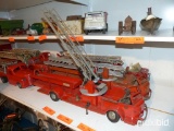 ROSS MOYNE METAL FIRE LADDER TRUCK TOY COLLECTIBLE TOY