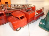 METAL FIRE PUMPER TRUCK TOY COLLECTIBLE TOY