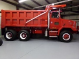 1994 WHITE/ AUTOCAR DUMP TRUCK VN:513051 powered by Cat diesel engine, 425hp, equipped with Fuller 1