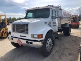 2000 INTERNATIONAL 4900 FUEL TRUCK VN:266911 powered by DT466 diesel engine, equipped with power ste