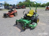 JOHN DEERE Z925 COMMERCIAL MOWER powered by gas engine, equipped with 60in. Cutting deck, zero turn.