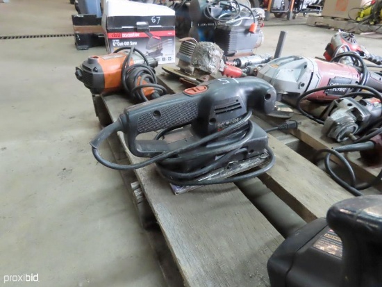 BLACK AND DECKER ELECTRIC SANDER SUPPORT EQUIPMENT