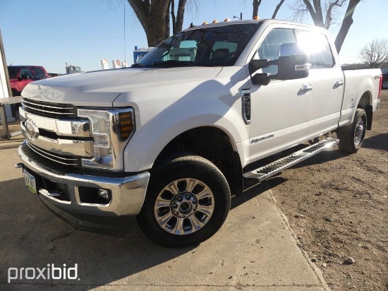 2019 FORD F350 LARIAT PICKUP TRUCKv-324934x4, powered by 6.7L diesel engine, equipped with automatic