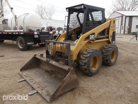 CAT 236 SKID STEER SN:4YZ00815 powered by Cat diesel engine, equipped with rollcage, auxilary hydrau