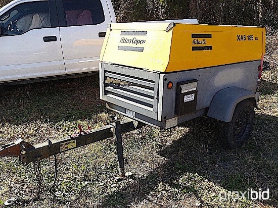 ATLAS COPCO XAS185 AIR COMPRESSOR SN:44976 powered by John Deere diesel engine, equipped with 185CFM