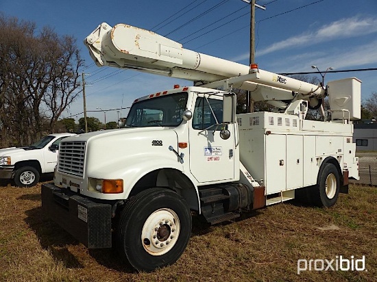 1999 INTERNATIONAL 4900 UTILITY TRUCK VN:661521 powered by diesel engine, equipped with power steeri