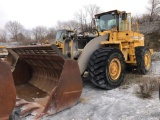 1997 VOLVO L330C RUBBER TIRED LOADER SN:60206 powered by diesel engine, equipped with EROPS, a/c, Sp