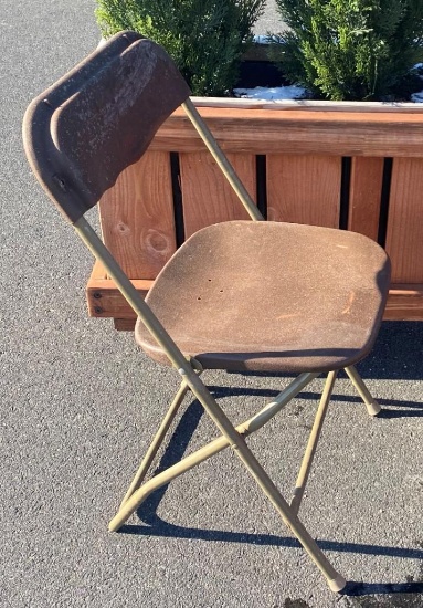 (20) BROWN PLASTIC FOLDING CHAIRS...PARTY RENTAL SUPPLIES