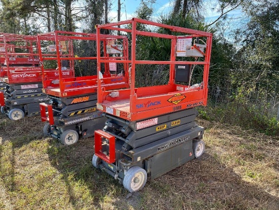 2015 SKYJACK SJ3219 SCISSOR LIFT SN:22072008 electric powered, equipped with 19ft. Platform height,