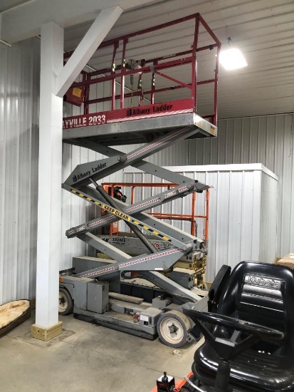 LIKE NEW MAYVILLE 2033 SCISSOR LIFT electric powered, equipped with 20ft. Platform height, slide out