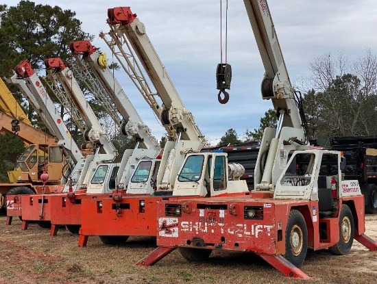 SHUTTLE LIFT 3330FL CARRY DECK CRANE SN:196405-06 equipped with OROPS, 17,000lb lift capacity, 43ft.