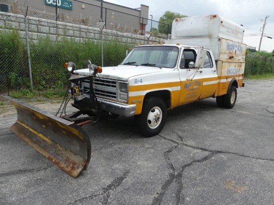 1986 CHEVY C30 SERVICE TRUCK VN:1GBJK33M7GS163357 powered by gas engine, equipped with 4 speed trans
