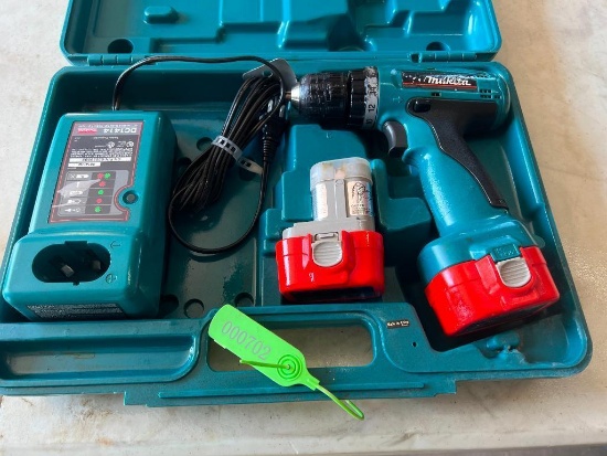 MAKITA 3/8'' BATTERY DRIVER DRILL SUPPORT EQUIPMENT SN:extra battery charger & tool case. Located in
